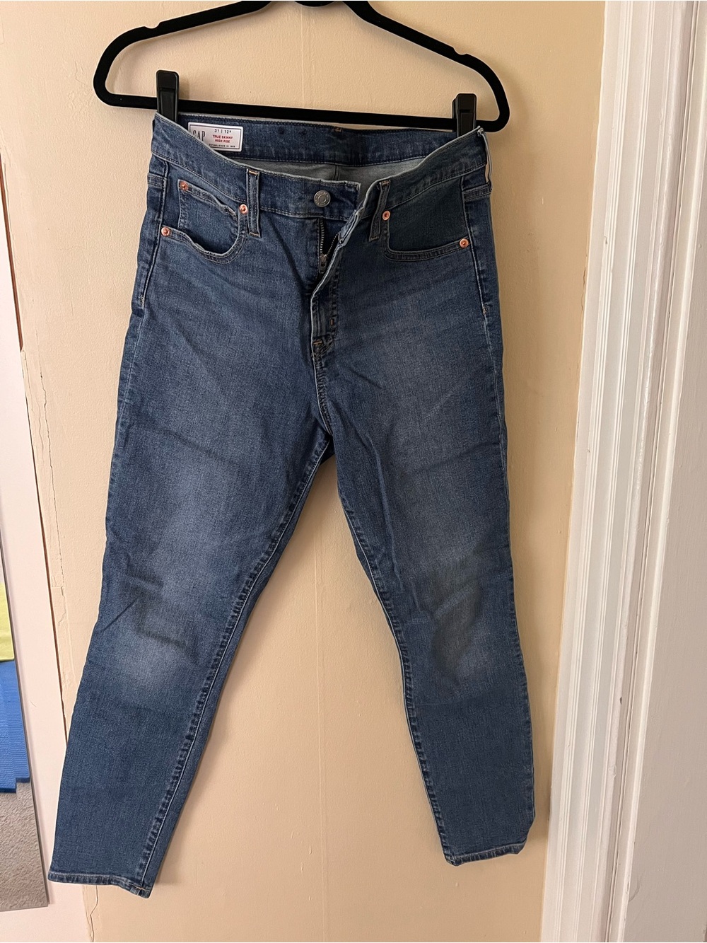 GAP Women's Skinny Jeans - Medium Blue Wash